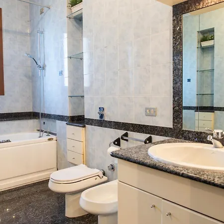Daire Ampio Con Terrazzo, 3 E 2 Bagni A 2 Passi Dalla Metro *
